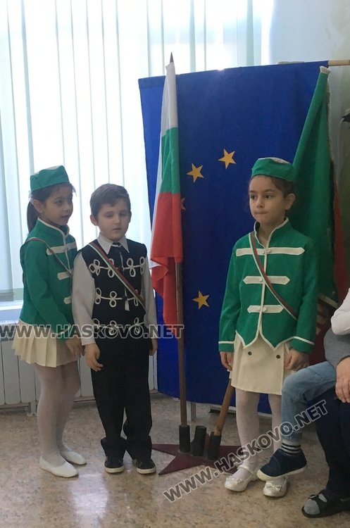 ДГ „Райна Княгиня“ отпразнува 163 години от рождението на патрона си