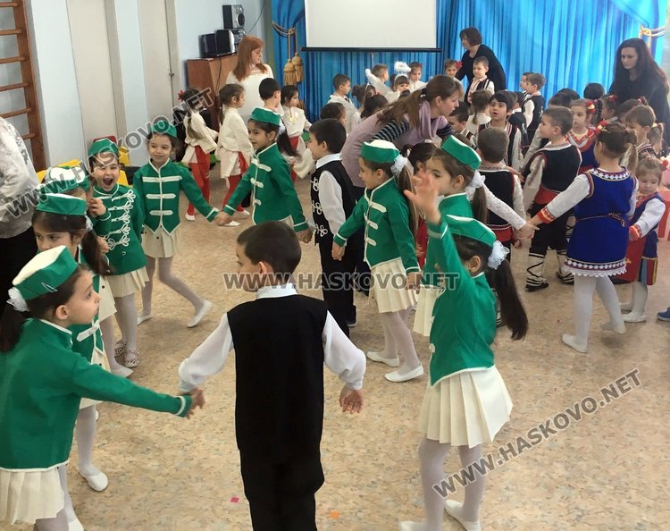 ДГ „Райна Княгиня“ отпразнува 163 години от рождението на патрона си