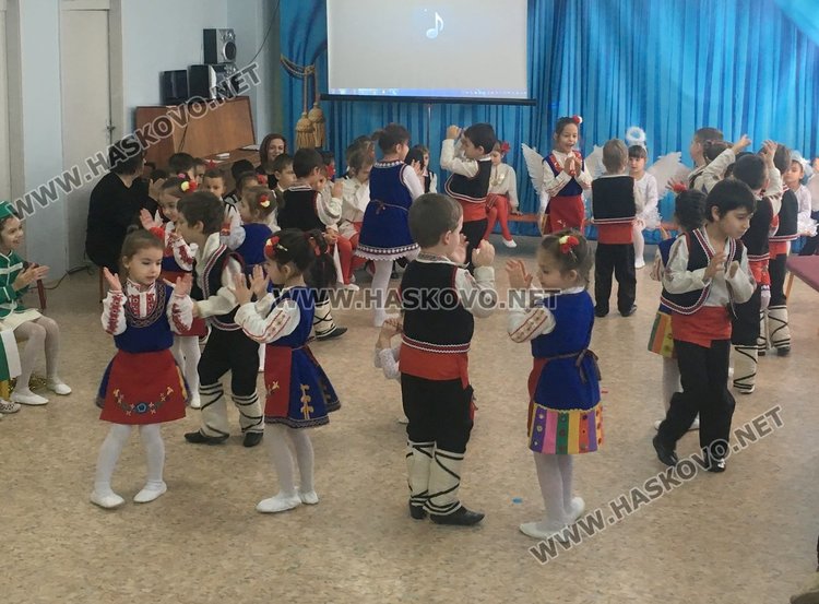 ДГ „Райна Княгиня“ отпразнува 163 години от рождението на патрона си