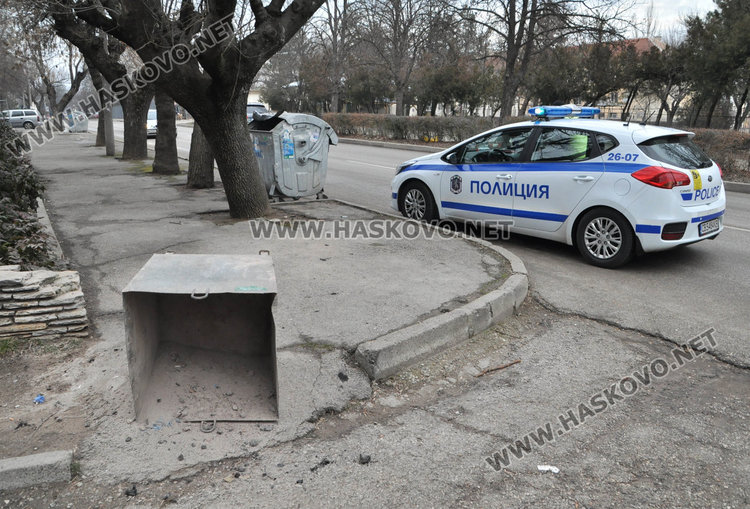 БМВ се разби по тротоар в Хасково, шофьорът и пътникът избягали