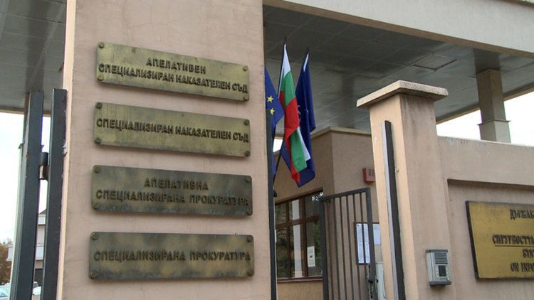 Петимата задържани за финансиране на тероризъм остават в ареста