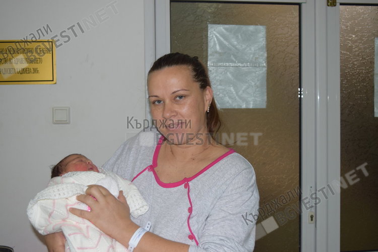 Признателност към хората в бяло в Кърджали, днес е Бабинден