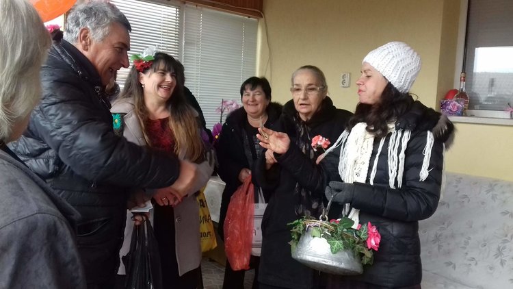 Караджаловци празнуваха атрактивно Бабинден