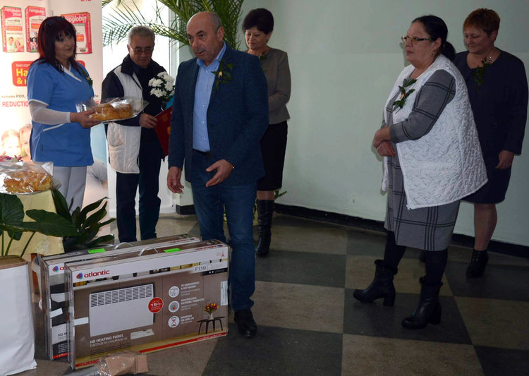 АГО в Харманли получи нови конвектори и стойки за венозно вливане