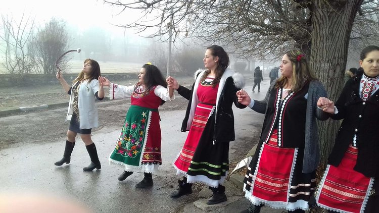 Караджаловци празнуваха атрактивно Бабинден