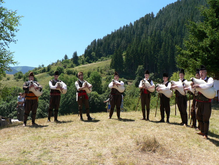 Гайдарска асоциация прави онлайн регистър за изпълнители, производители и учители по гайда