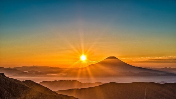 Топло, но с променлива облачност в понеделник