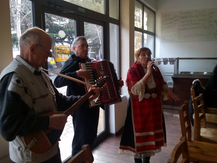 Тракийки отбелязаха в Кърджали  Бабинден