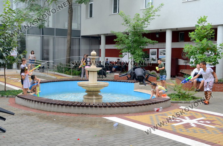 Мисия "Цветни очила" за всички младежи в Димитровград