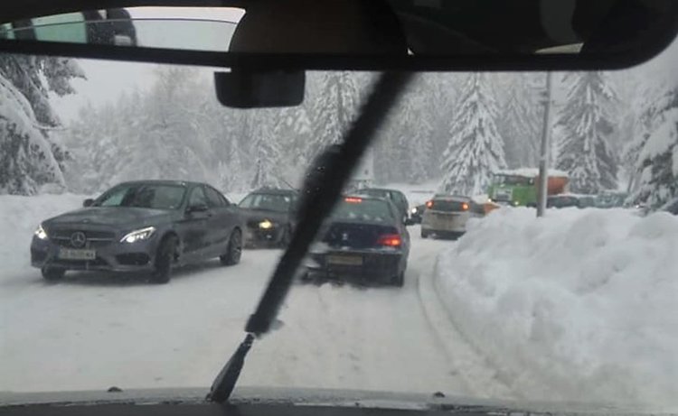 Тапи и задръствания по проходите в Смолянско
