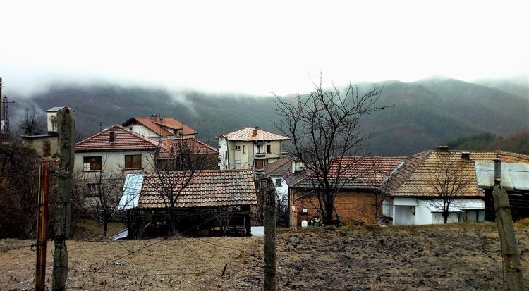 В община Баните са в напрежение заради опасност от свлачища