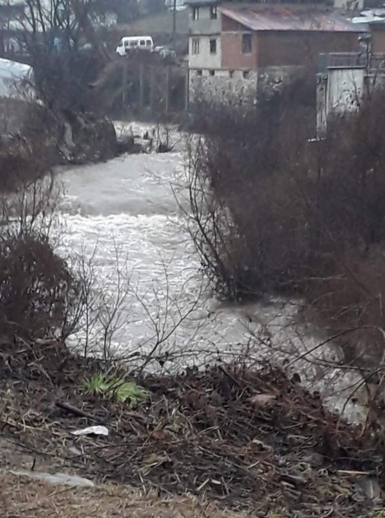 Заради дъждовете: Кметът на Неделино забрани паркиране край реките, стопаните да изведат животните 