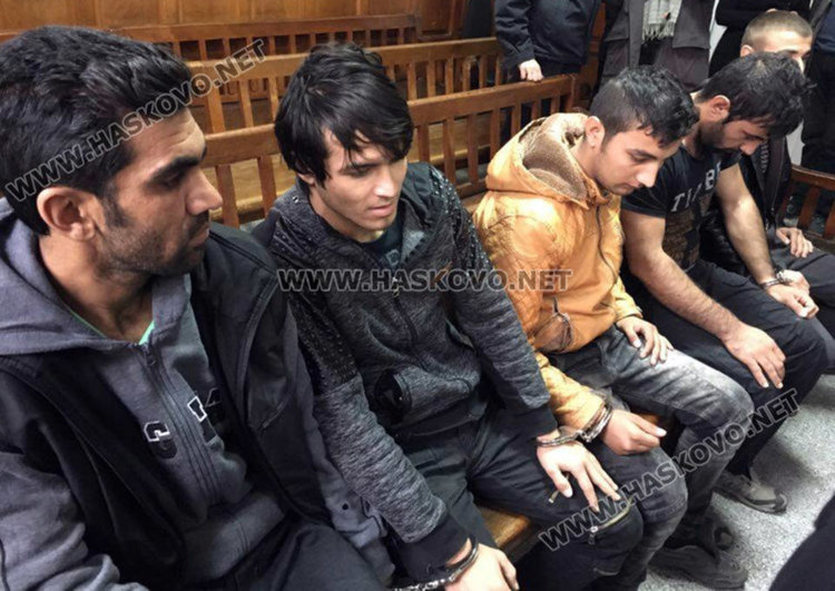 Мигрантите при разглеждане на мярката им за неотклонение