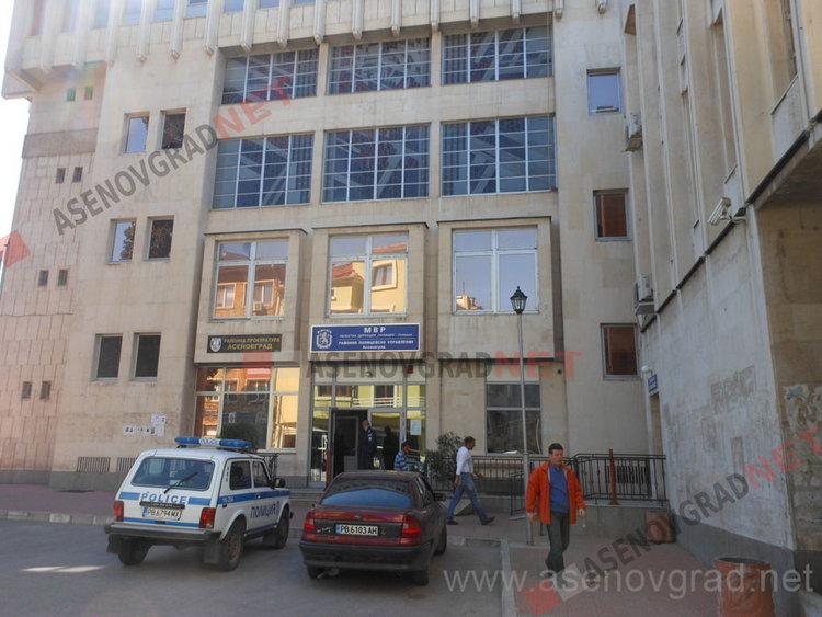 Спипаха тийнейджъри, задигнали пари и банкови карти от кола в Асеновград