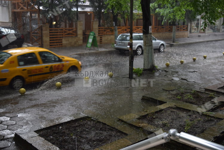 Дъжд удави  Кирково и Ардино, сбъднаха се прогнозите на метеоролозите за оранжев код