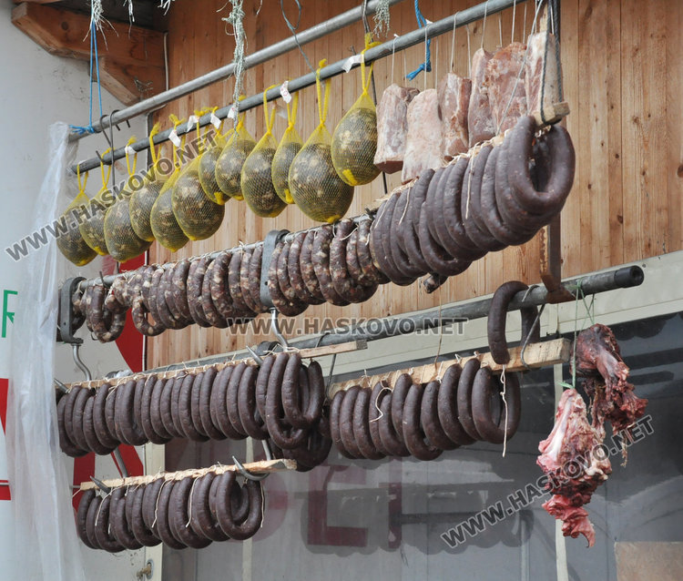 Горя кабината на ТИР от късо