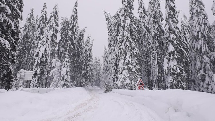 С АТВ-та вадят астрономите от над 2 метрови преспи до Обсерваторията на Рожен