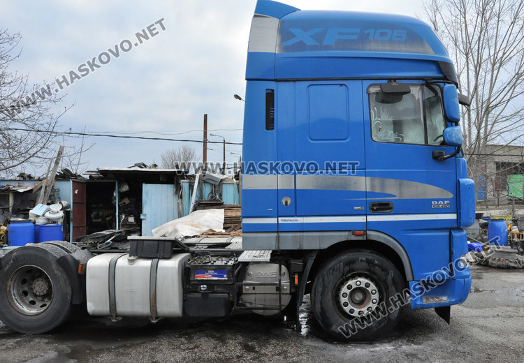 Горя кабината на ТИР от късо