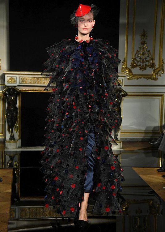 Класиката Armani: Джорджо Армани обра овациите в Париж