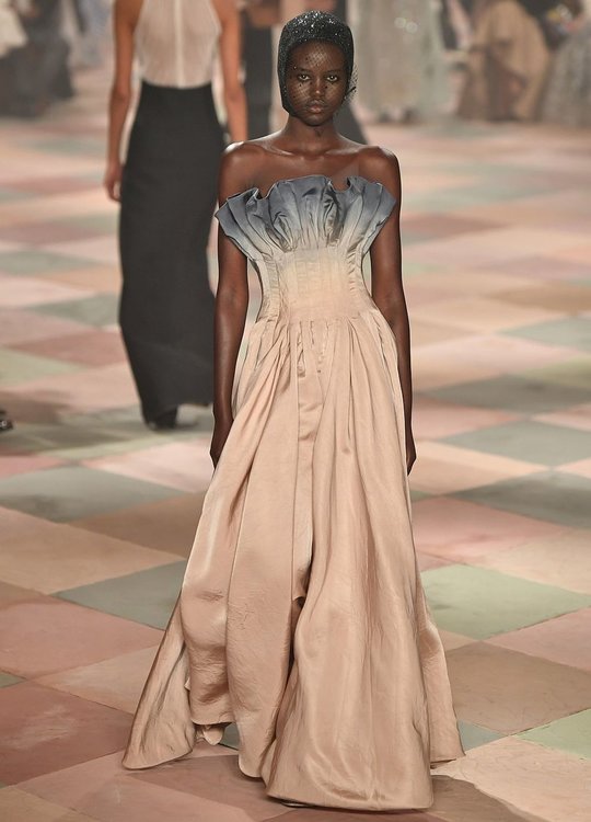  „Износена“ колекция, вдъхновена от цирка: Dior в Париж