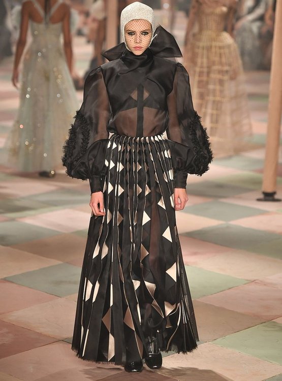  „Износена“ колекция, вдъхновена от цирка: Dior в Париж