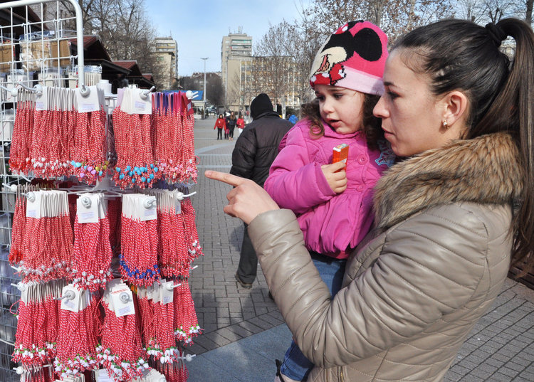 Над 70 търговци подадоха заявки за базара за мартеници, разпределят местата с жребий