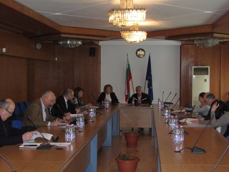 Областна управа и РУО-Смолян обсъдиха с местния бизнес развитието на професионалното образование в региона