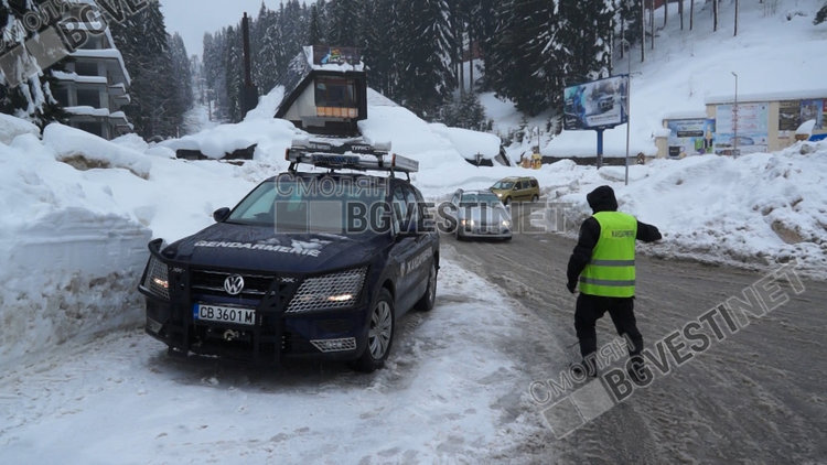 Жандармерия помага за регулирането на движението в критичните места