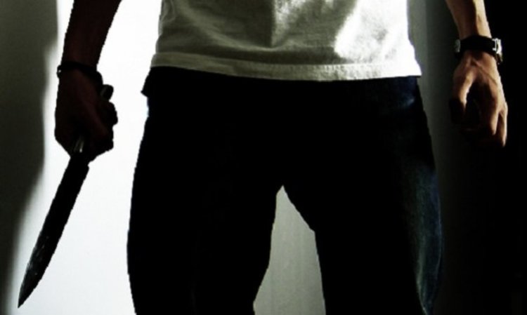 Удар с нож в гърба ,непълнолетен кърджалиец в болница