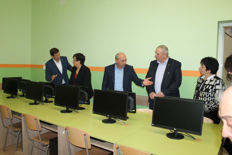 Прерязаха лентата на обновеното за 238 000 лева училище в Любимец