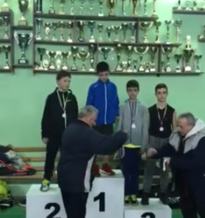 Андрей Нешев постави златно начало за бадминтонистите