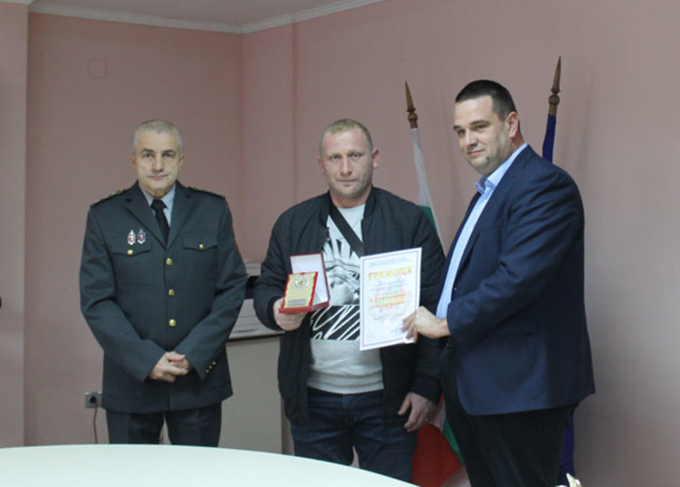 Доброволец от Черноочене е отличен в националния конкурс „Пожарникар на годината-2018“