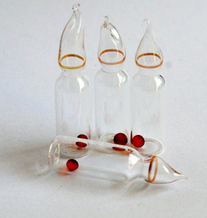 Стъклени проби съдържащи B. subtilis спори. Снимка: R. Möller и C. S. Cockell