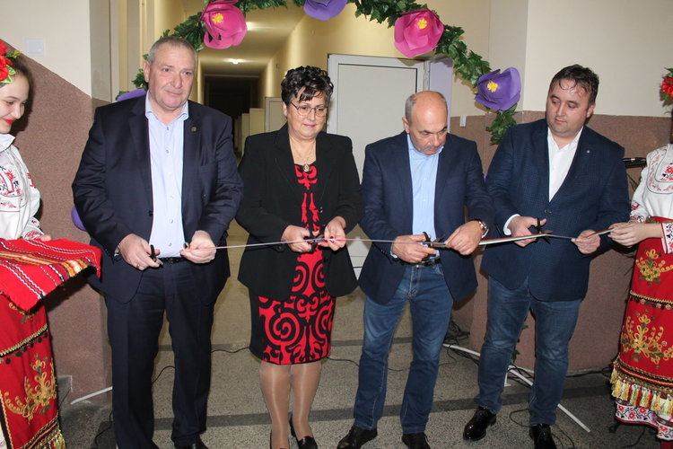 Прерязаха лентата на обновеното за 238 000 лева училище в Любимец