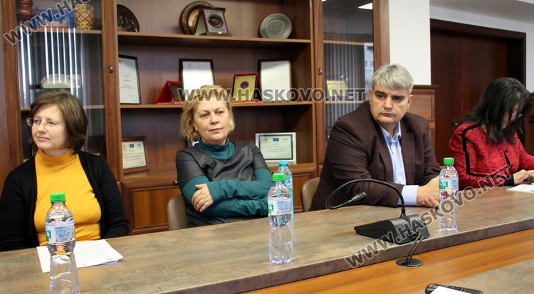 Славянка Иванова – старши изследовател в агенция „Ноема“ Маргарита Боева – управител на агенция за маркетингови изследвания „Ноема“