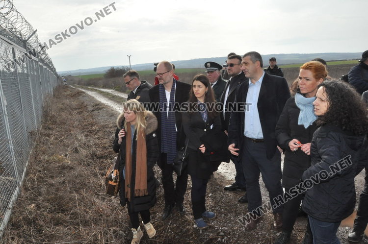 Задържаха 842 мигранти, датският министър с висока оценка за опазване на границата 