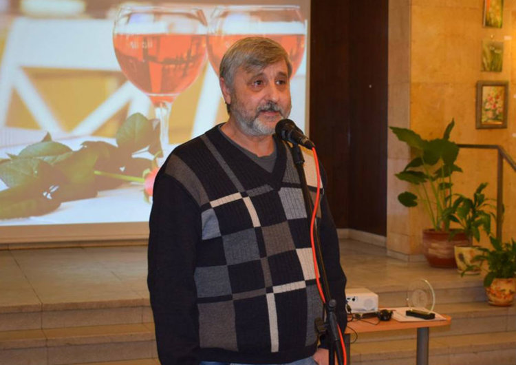 Победителят в VI Национален поетичен конкурс "Наздравица за любовта". Снимки: ГБ "Паисий Хилендарски".