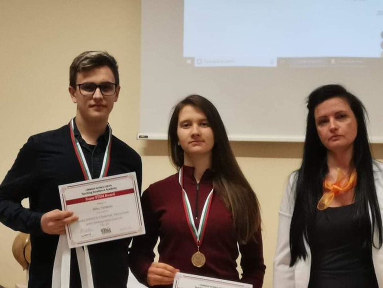 Гимназисти от Първомай са победители в научно състезание
