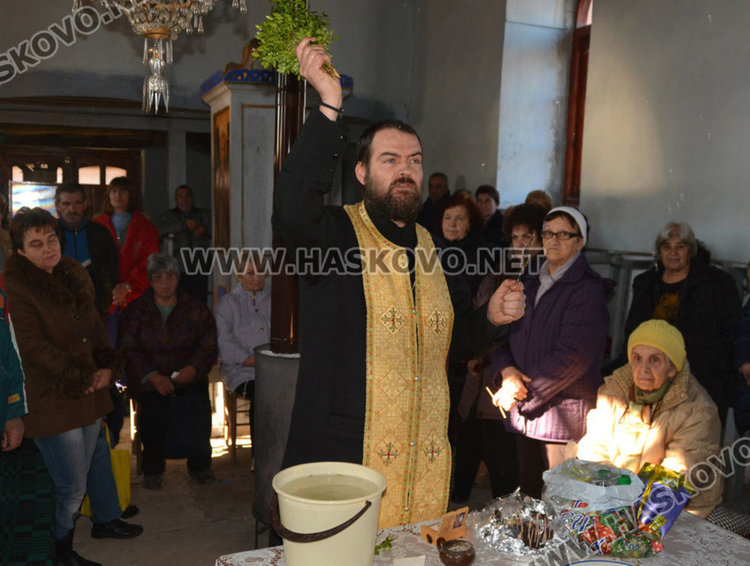 Почитат жертвите на народния съд в Хасково