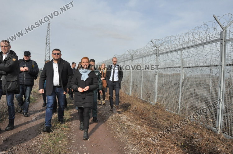 Задържаха 842 мигранти, датският министър с висока оценка за опазване на границата 