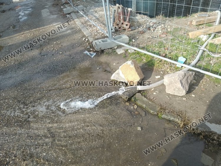 Подпочвена вода блика край спрените помпи с уран в Хасково