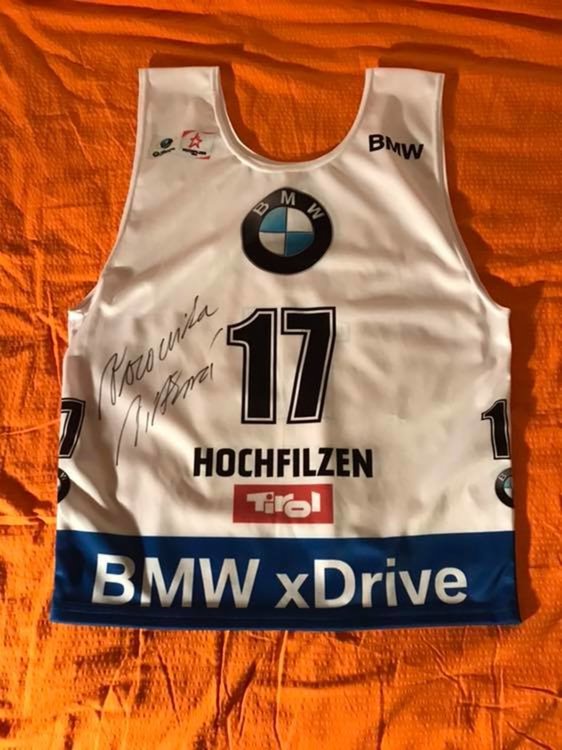 Националът ни по биатлон Антон Синапов продаде на търг състезателни номера на световни състезатели, парите отново за болно детенце 