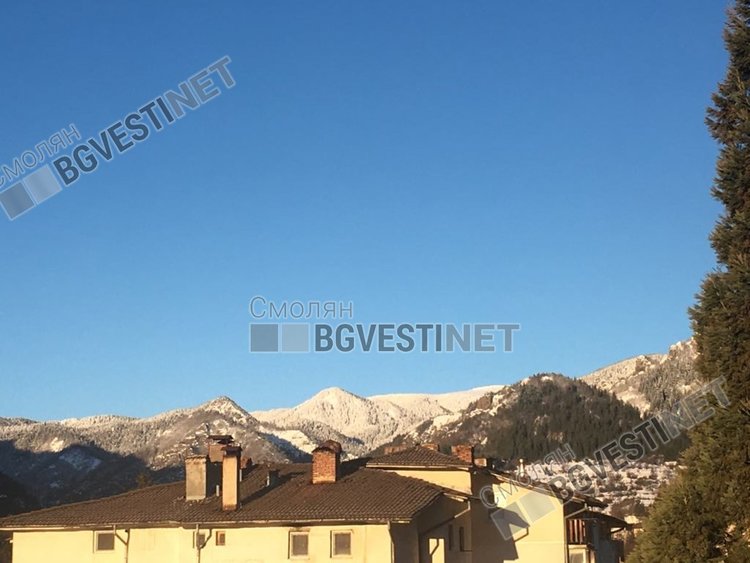 Слънце и ясно небе в първия ден на февруари