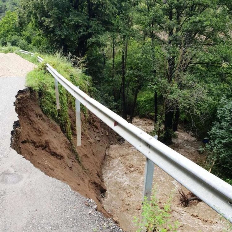 В АПИ отвориха шест оферти за ремонт на пътя Лъки-Рожен