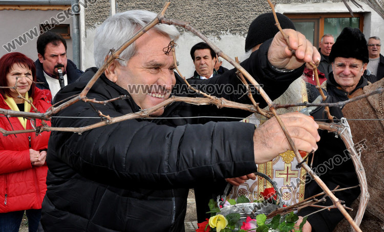 Готвят 5-годишният Теодор за цар на лозята в Голямо Асеново
