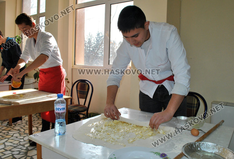 Ученици показаха майсторски умения в състезание "Златната точилка"