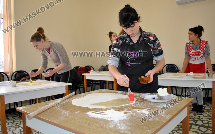 Ученици показаха майсторски умения в състезание "Златната точилка"