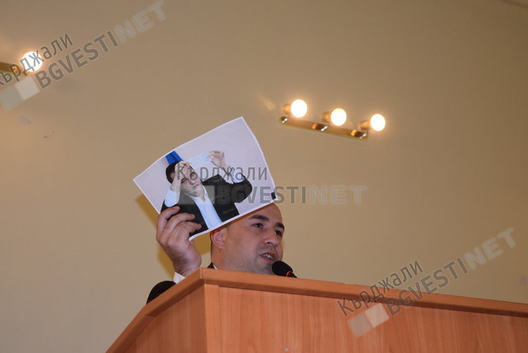 Зам.-председател на Общинския съвет се "закача" с областния управител, показа негов колаж