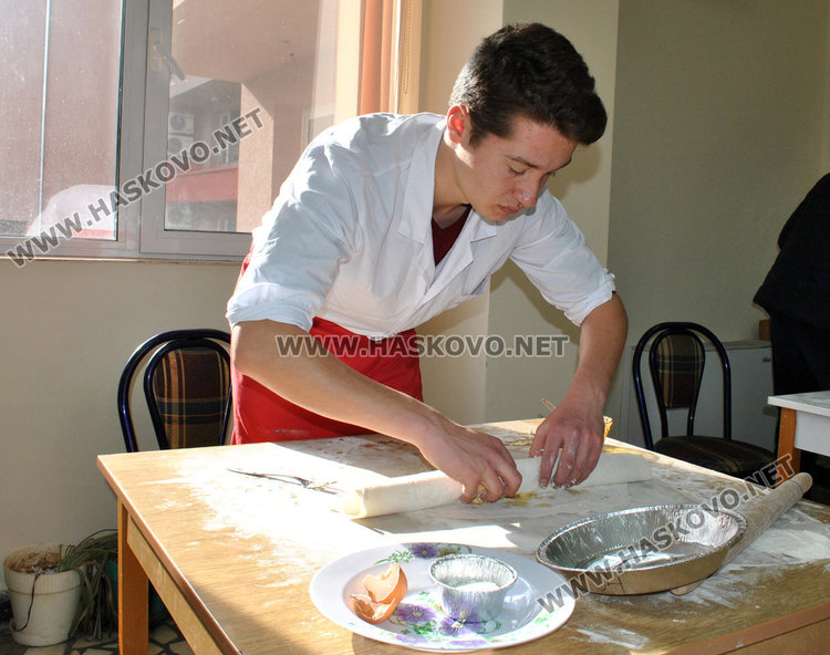 Ученици показаха майсторски умения в състезание "Златната точилка"