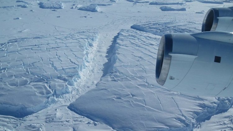 Огромна кухина се образува в ледник в Антарктида